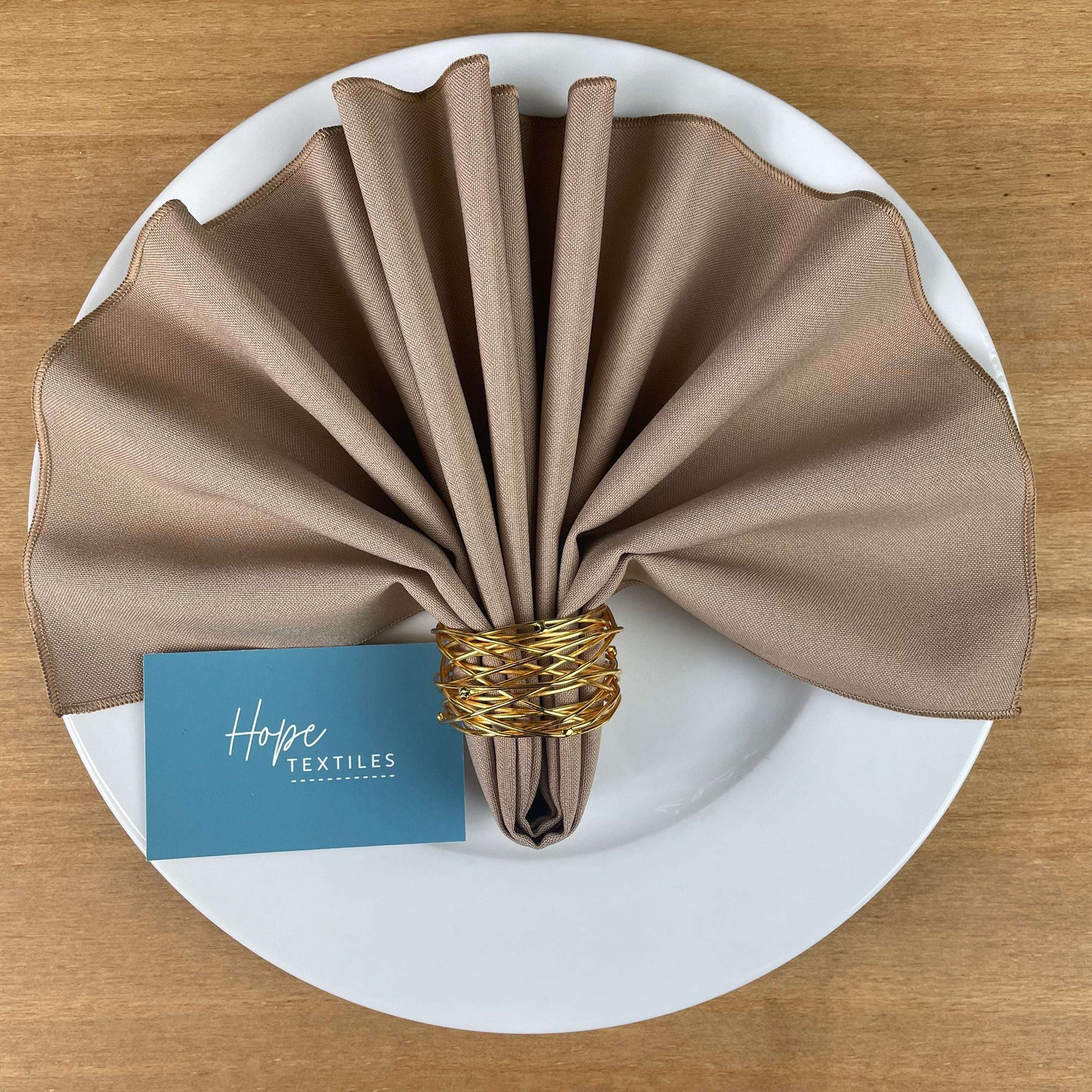 Tischläufer und Serviettenset in Kamel