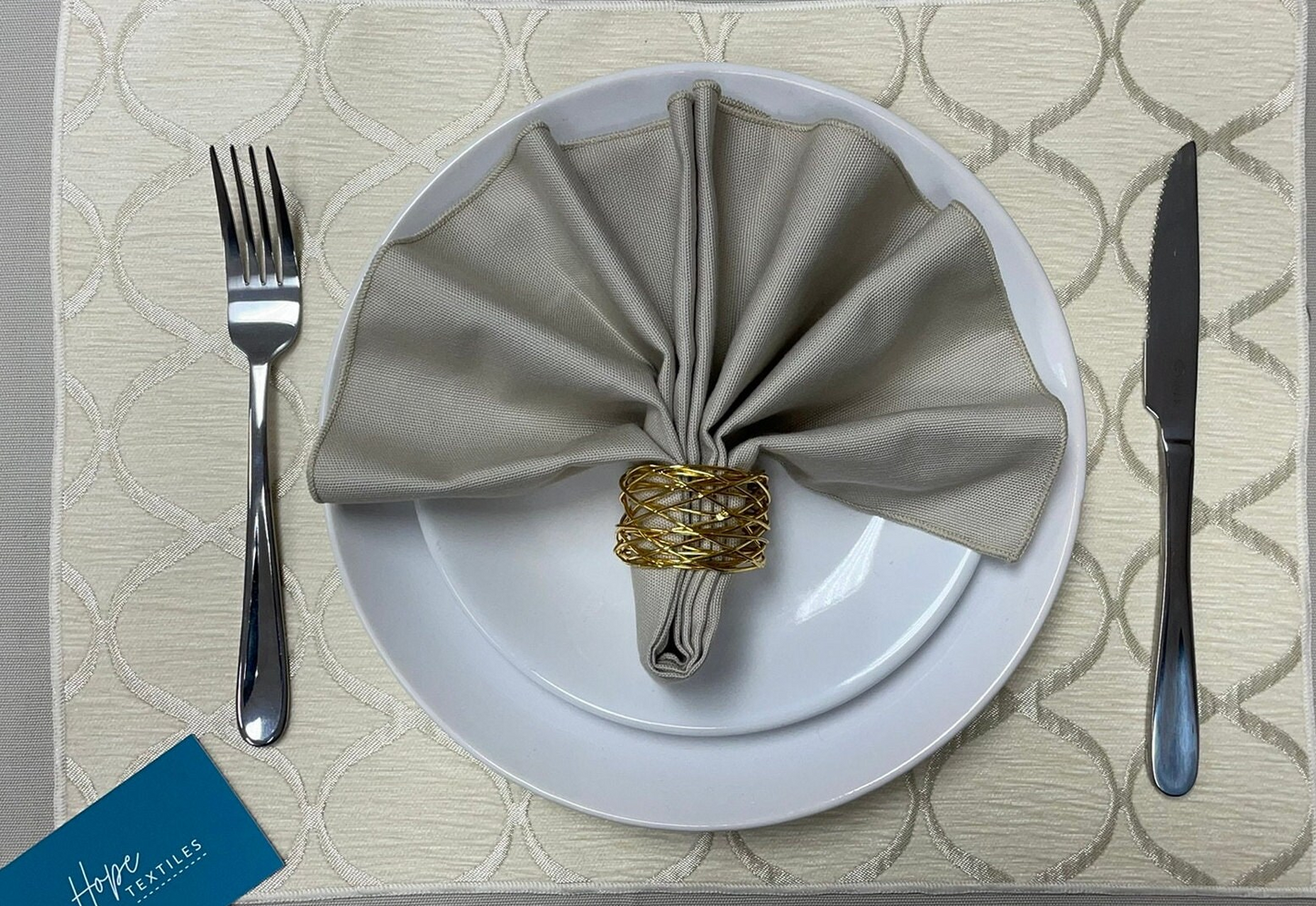 Tischset mit geometrischem Muster in Naturcreme