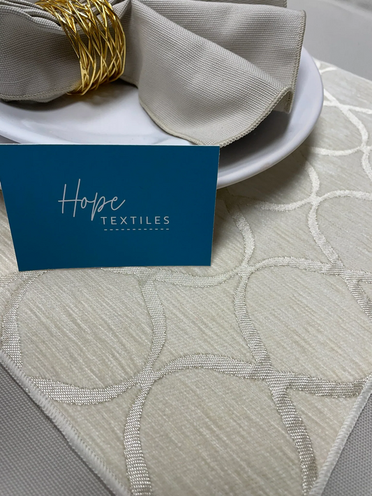 Tischset mit geometrischem Muster in Naturcreme