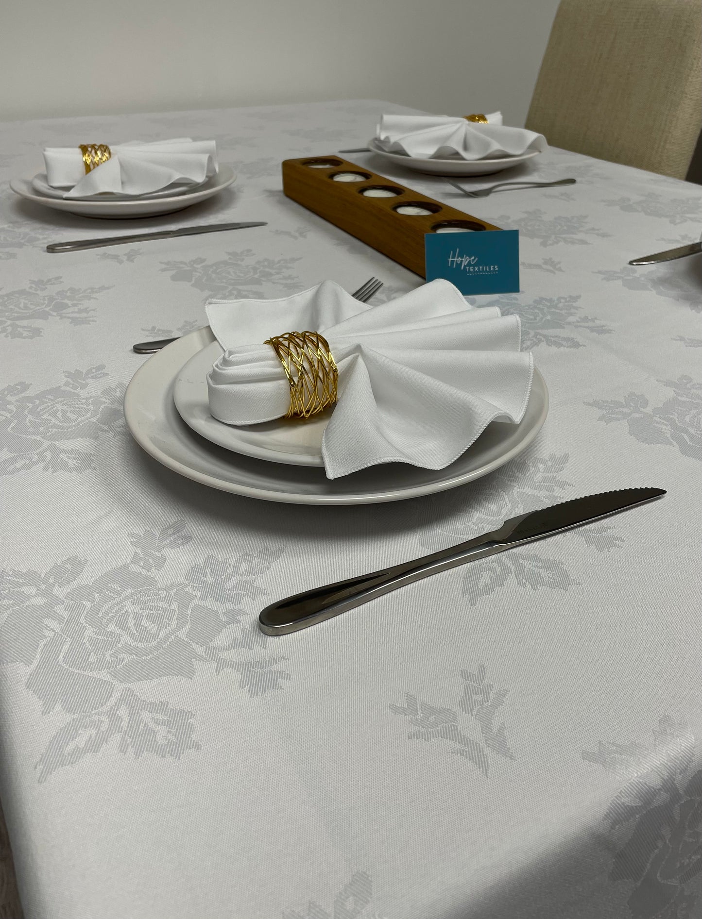 Quadratische Tischdecke mit Damastrose, Weiß